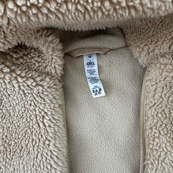 Alo LA Sherpa, lightly worn. In excellent condition - Picture 2 of 4